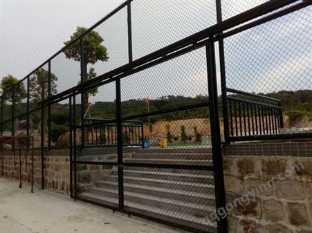 围网球场护栏网制作车间隔离网浸塑色花网制作厂