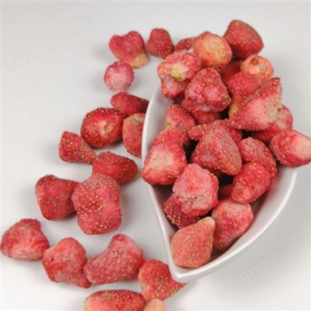 冻干草莓干FD草莓脆牛扎雪花酥冻干水果健康零食散装批发